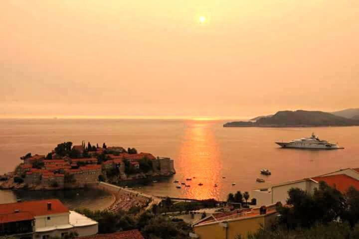 Apartments Dragisic Sveti Stefan Buitenkant foto