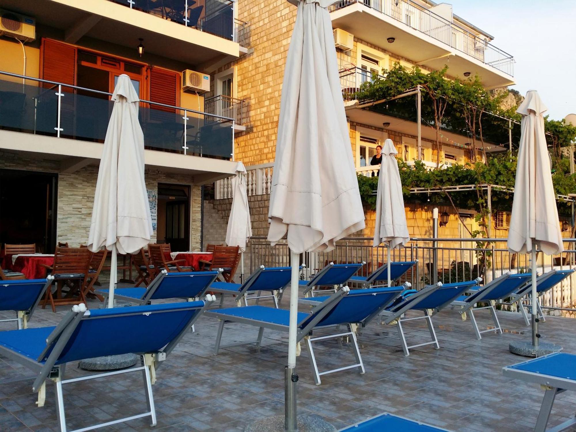 Apartments Dragisic Sveti Stefan Buitenkant foto