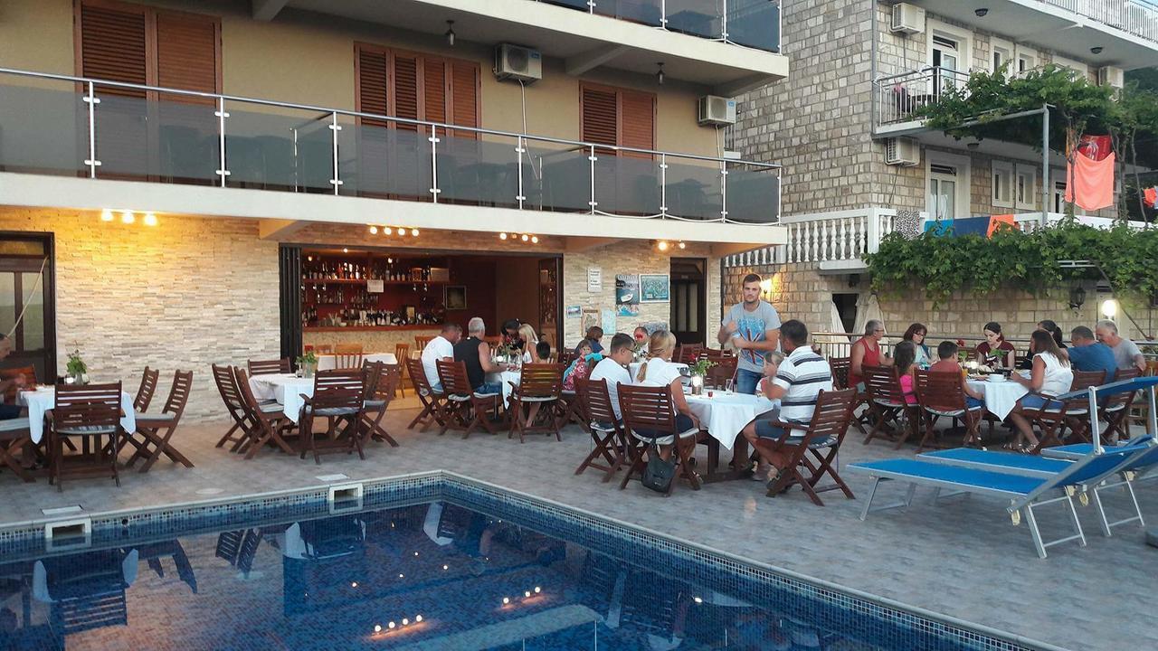 Apartments Dragisic Sveti Stefan Buitenkant foto